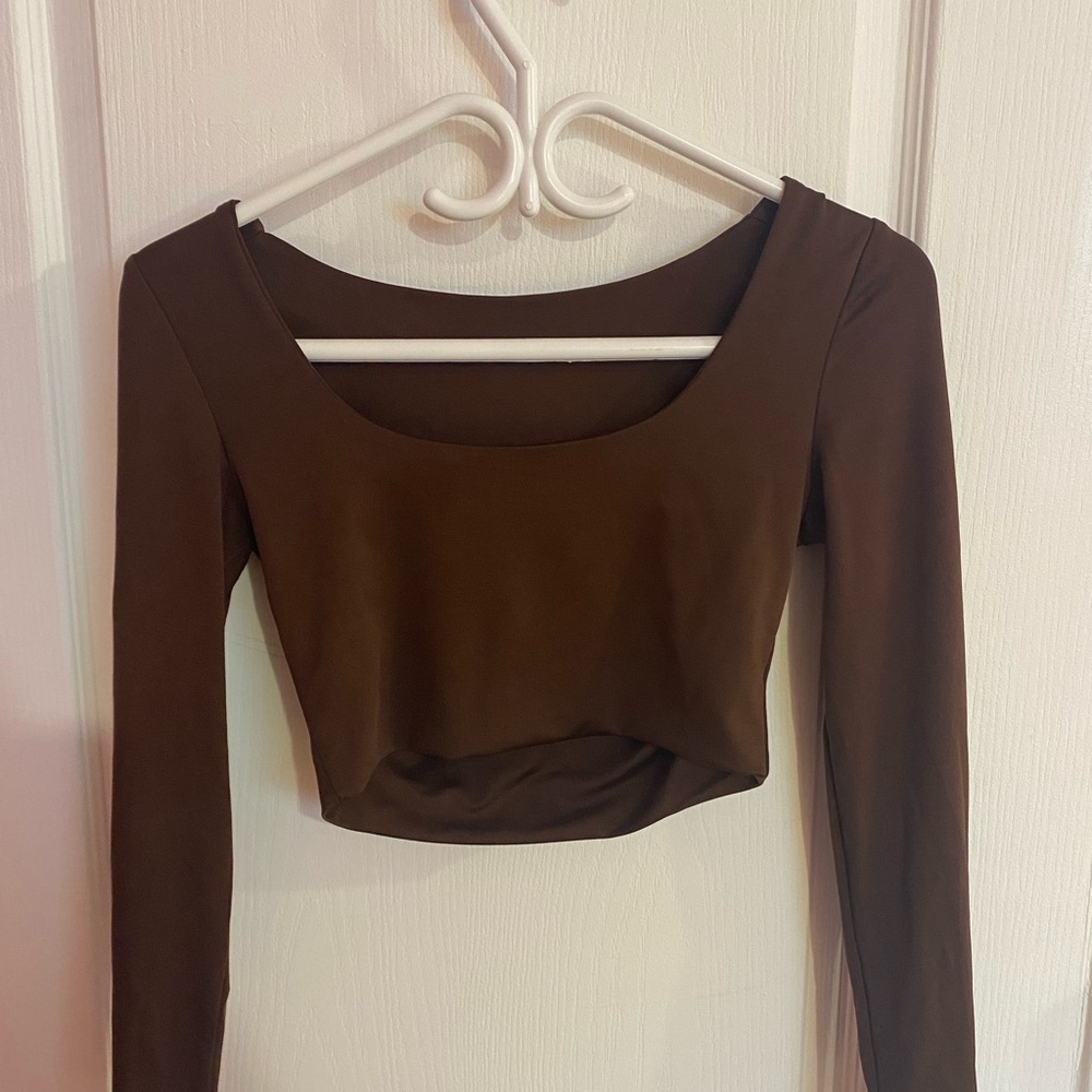 Long sleeves brown crop top